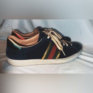 Men’s Gucci Ace Velvet Blue suede sneaker size 9.5